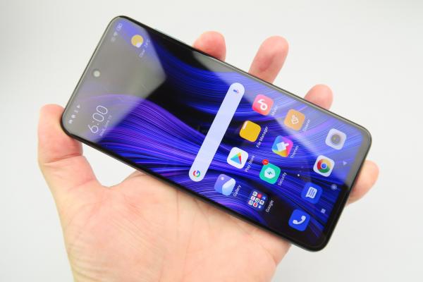 Xiaomi Redmi Note 9 Pro: Display mare, rezonabil de luminos şi cam atât