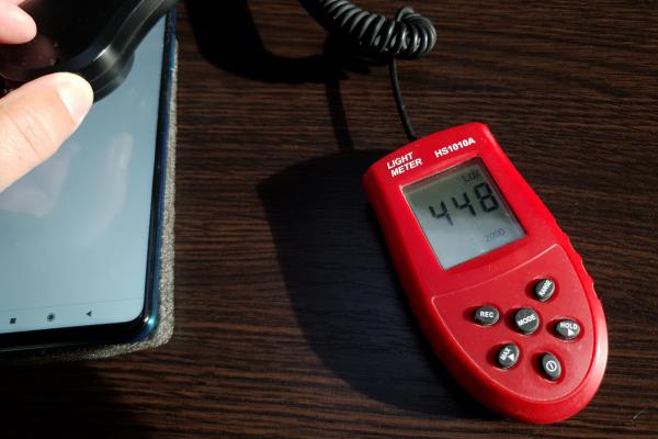 Luminozitate display Redmi Note 9 Pro și ecranul văzut la microscop