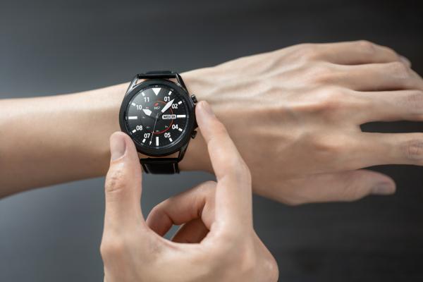 Samsung Galaxy Watch 3 primeşte o actualizare importantă, care activează funcția de măsurarea oxigenului din sânge (VO2 Max)