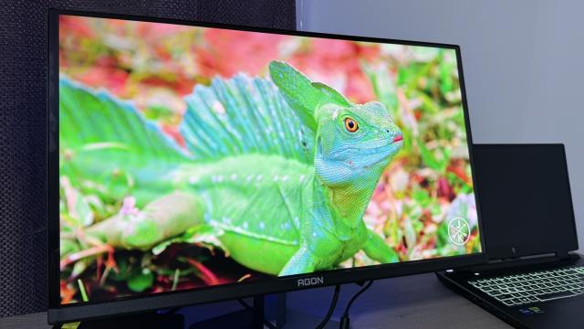 <b>Prezentare AOC Agon Pro AG276QZD2: Monitorul QD-OLED care mi-a arătat că poți avea performanță de top fără să îți golești portofelul</b>Anul 2025 ne-a adus multe gadgeturi interesante. Mă bucur ca „în al doișpelea ceas” a ajuns pe masa de teste un monitor tare interesant, axat pe gaming și multimedia. Vorbim despre AOC Agon Pro AG276QZD2, un model QD-OLED de 27 inch, cu rezoluție