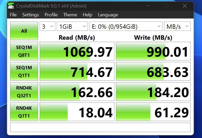 Kingston Dual Portable SSD - Benchmarks: Crystal.jpg