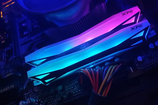 XPG SPECTRIX D60G: Kit memorie 16 GB RAM (DDR4-3600MHz) la preț competitiv, cu iluminare RGB și performanță high-end
