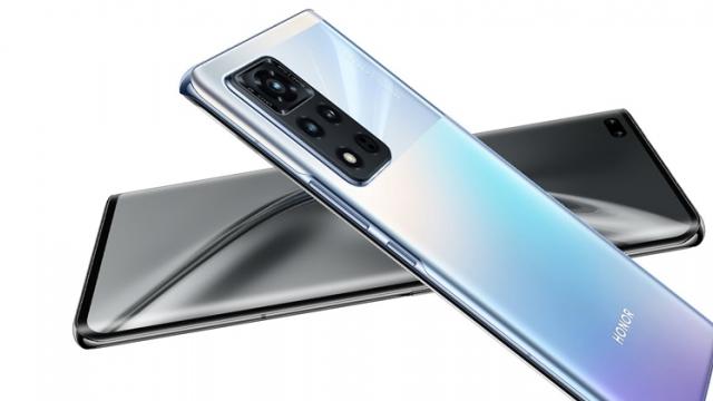 <b>Honor View 40 devine oficial, cu ecran OLED 6.72 inch şi camera triplă; Varianta internaţională de Honor V40?</b>Pe lângă Honor V40, cei de la Honor au anunţat astăzi şi Honor View 40, care ar putea fi varianta să internaţională. În general Honor V-urile veneau în China, iar Honor View-urile ajungeau şi în Europa, inclusiv la noi. Avem detalii despre el mai jos, cu 