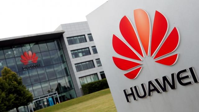 <b>[UPDATE: Declarația reprezentantului Huawei] Huawei ia în considerare posibilitatea de a vinde seriile sale flagship Mate și P</b>Acum mai puțin de un an, Huawei devenea cel mai mare producător de smartphone-uri din întreaga lume, depășind Samsung în ciuda interdicțiilor impuse. Totuși, ultimele luni au fost grele pentru producătorul chinez și a fost nevoit să vândă brandul Honor pe