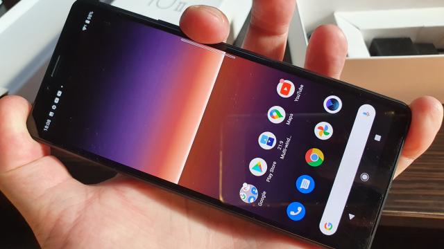 <b>Xperia 10 II este telefonul cu numărul 5 din portofoliu Sony care primește actualizarea la Android 11</b>Japonezii de la Sony continuă procesul de actualizare la Android 11 pentru telefoanele din portofoliu și modelul cu numărul 5 care se bucură de acest nou release este chiar Xperia 10 II. Vă reamintim că în urmă