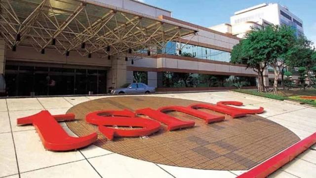 <b>Apple va rezerva 53% din producția de procesoare bazate pe tehnologia de 5nm a TSMC</b>TSMC este unul dintre cei mai mari producători de cipseturi din întreaga lume. A fost responsabil pentru producția de CPU-uri Apple, Qualcomm, MediaTek, Huawei, Intel și AMD. Anul trecut, TSMC s-a ocupat de producția tuturor CPU-urilor Qualcomm Snapdragon