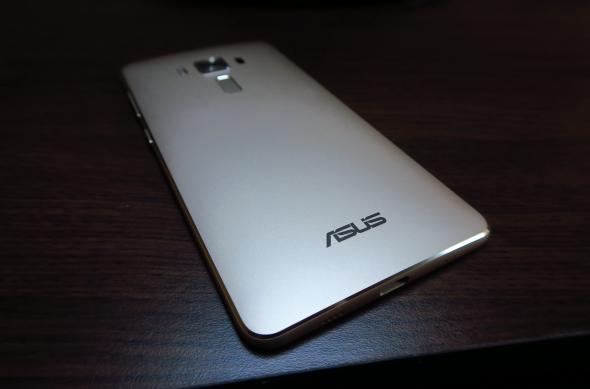 ASUS ZenFone 3 Deluxe (ZS570KL) - Fotografii Hands-On: ASUS-ZenFone-3-Deluxe_042.JPG