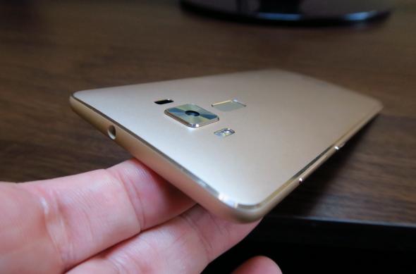 ASUS ZenFone 3 Deluxe (ZS570KL) - Fotografii Hands-On: ASUS-ZenFone-3-Deluxe_044.JPG