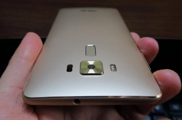 ASUS ZenFone 3 Deluxe (ZS570KL) - Fotografii Hands-On: ASUS-ZenFone-3-Deluxe_047.JPG
