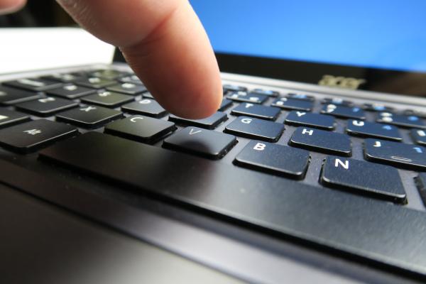 Unboxing Acer Aspire Switch 12 S (conținutul cutiei)