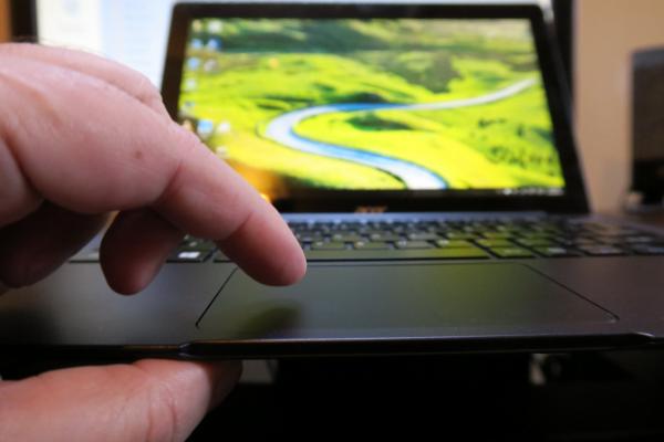 Acer Aspire Switch 12 S: Design metalic solid, cu ataşare magnetică şi dimensiuni rezonabile