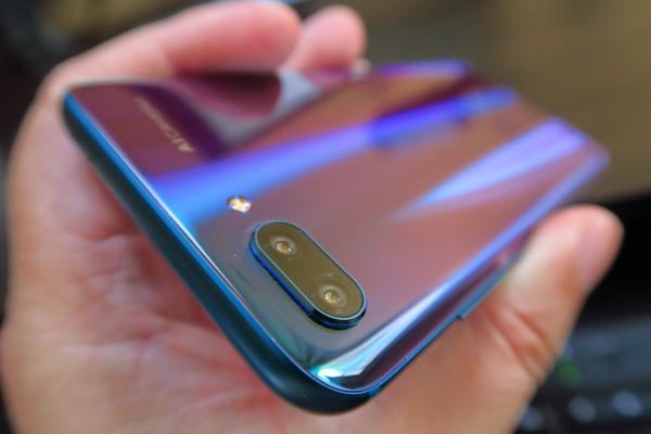 Huawei Honor 10: Baterie cu rezultate mixte; Încărcarea excelează pe termen scurt