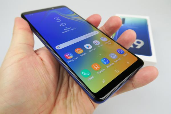 Samsung Galaxy A9 (2018): Display Super AMOLED luminos şi viu colorat