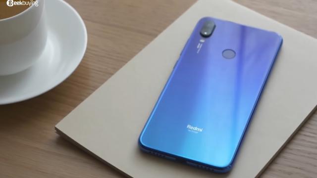 <b>Xiaomi Redmi Note 7 este scos din cutie! Aflăm cu ce accesorii sosește și cât costă pe GeekBuying</b>Printre cele mai notabile lansări din zona smartphone la început de an îl avem și pe Xiaomi Redmi Note 7, telefon anunțat în urmă cu doar două zile care ne-a atras atenția prin design-ul său arătos, camera de 48 megapixeli oferită la pachet