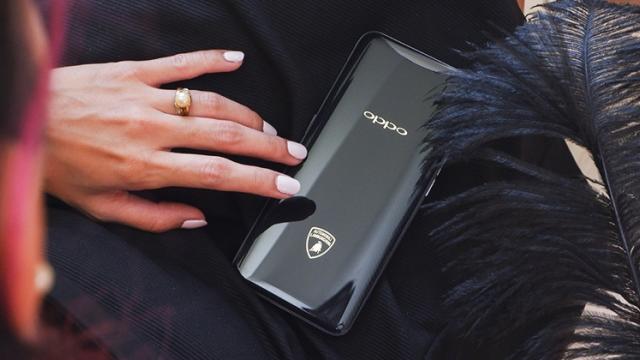 <b>Oppo face acum parte din organizația Wireless Power Consortium, semn că viitoarele sale telefoane vor oferi încărcare wireless</b>În cazul în care nu știați, există o organizație numită Wireless Power Consortium ce în practică este o grupare de companii care își propun dezvoltarea și promovarea tehnologiei de încărcare Wireless, prin firmele incluse aici numărându-se 