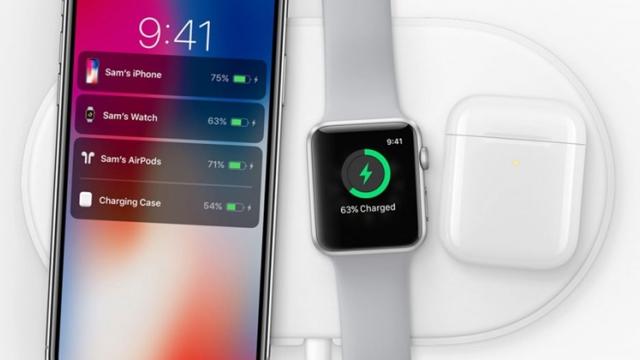 <b>Apple AirPower ar putea să intre în producţie în această lună</b>Apple este probabil cea mai neserioasă companie când vine vorba de accesorii. Nu mai oferă adaptoare pentru căşti la pachet cu telefoanele noi, Apple AirPower tot întârzie, iar încărcătoarele rapide se cumpără separat. Apple AirPower era anunţat