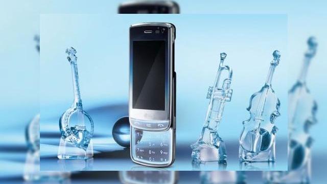 <b>LG GD900, prezentat la Barcelona, telefonul cu tastatura transparenta</b>Dupa ce am vazut numeroase handseturi avansate tehnologic, a venit momentul sa aruncam o privire si asupra modelelor care pun accentul mai mult pe design, decat pe functii. Este si cazul lui LG GD900, prezentat ieri la Barcelona, in cadrul Mobile World...