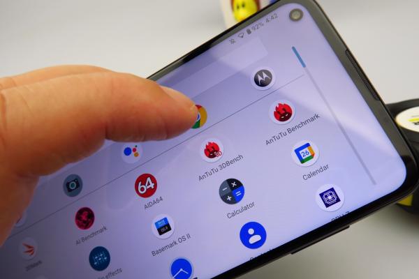 Motorola Moto G9 Plus: Benchmark-uri tipice pentru un telefon cu Snapdragon 730