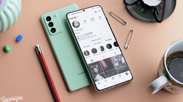 <b>Samsung Galaxy S21 FE are o nouă scăpare; Ar sosi în august cu o cameră selfie de 32 MP </b>Samsung Galaxy S21 FE îşi începea scăpările foarte devreme, încă din noiembrie 2020, dar iată că abia acum mai vin câteva informaţii în plus. Asta după ce în februarie apăruseră şi specificaţii şi perspectiva 
