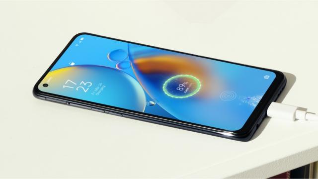 <b>Oppo F19 este anunțat oficial drept telefon de buget cu CPU Snapdragon 662, ecran AMOLED mare</b>După ce anterior lansa modelele F19 Pro și F19 Pro+, acum cei de la Oppo introduc și varianta de bază/vanilla intitulată Oppo F19. Aceasta tocmai ce a fost anunțată pe piața din Sri Lanka și în mod interesant