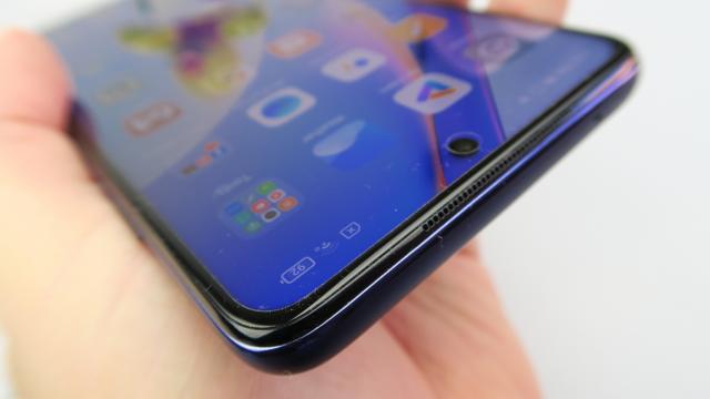 <b>Xiaomi Mi 10T Lite: Acustică stereo destul de cuminte</b>Xiaomi Mi 10T Lite pune la bătaie difuzoare stereo, în ciuda faptului că este un telefon midrange cu preţ accesibil, lucru de apreciat. Are şi jack audio de 3.5 mm, iar o privire atentă printre setări dezvăluie zona Sound Effects. Acolo ai reglajele