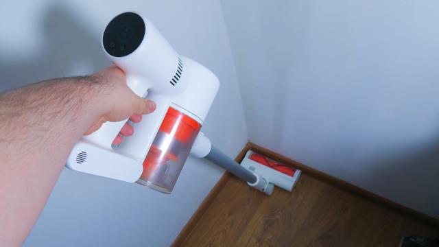 <b>Prezentare Xiaomi Mi Vacuum Cleaner G10 - Aspirator vertical fără fir, cu mop și putere de aspirare mare</b>Săptămâna trecută Xiaomi a anunțat noua serie de telefoane Redmi Note 10 pe plan local. Printre acestea a debutat totuși și cel mai nou aspirator vertical, fără fir, de la Xiaomi - Mi Vacuum Cleaner G10. Acesta are o putere de absorbție mare și o mulțime