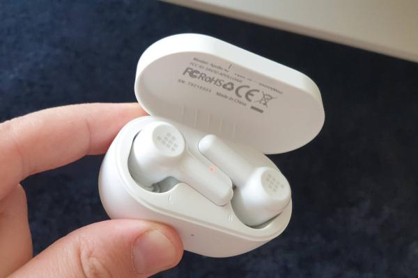 Prezentare Tronsmart Apollo Air: Căști wireless accesibile, cu ANC, Qualcomm aptX și până la 20 ore autonomie