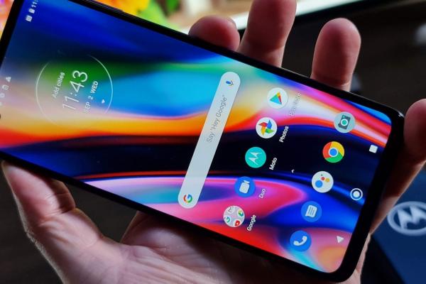 Motorola Moto G 5G Plus: Display OK pentru filme şi jocuri, fără recorduri