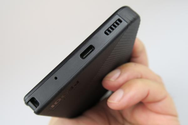 Motorola Defy 2021: Baterie bună pentru o zi de muncă şi atât