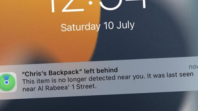 <b>Iată cum se activează pe iOS 15 funcția "Left Behind" pentru AirTags; Alerte pentru obiectele uitate</b>După mulți ani de așteptare acum în 2021 a sosit și mult vehiculatul device de tracking Apple, gadget numit AirTag și disponibil în varianta single cu o singură unitate la pachet, sau într-un bundle cu 4 astfel de dispozitive. AirTag 