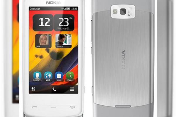 Imagini În premieră cu Nokia 700 Zeta, aparent oficiale și... premature