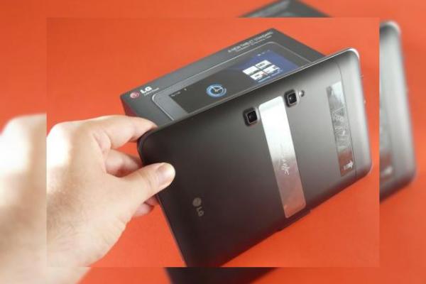 LG Optimus Pad scos din cutie la Mobilissimo.ro - vine cu ochelari 3D și o cameră duală 3D (Video)