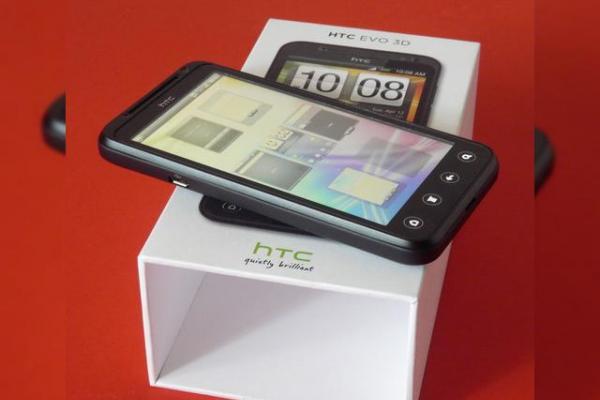 HTC EVO 3D scos din cutie, un rival pe măsura lui LG Optimus 3D? (Video)
