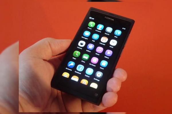 Nokia N9 scos din cutie În premieră În România la Mobilissimo.ro! (Video)
