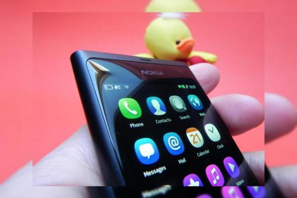 Nokia N9 review - design superb, OS original și un potențial foarte mare (Video)