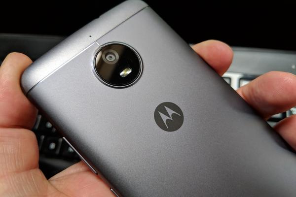 Motorola Moto E4: Camera necesitaţilor stricte, fără performanțe notabile