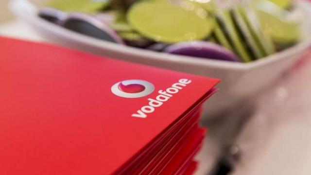 <b>Vodafone e gata să finalizeze achiziţia Liberty Global (UPC); Se discută despre o sumă de 16.5 miliarde de euro</b>Vodafone e gata să cumpere ramuri ale Liberty Global, compania americană care operează UPC în ţara noastră. Am scris despre subiect de multe ori pe Mobilissimo.ro, dar până acum totul era doar în faza de zvon sau speculaţie. Acum avem şi o sumă..