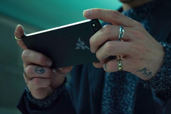 Razer Phone este smartphone-ul ideal pentru gaming pe mobil; vine cu display 120Hz, 8 GB RAM și baterie de 4000 mAh