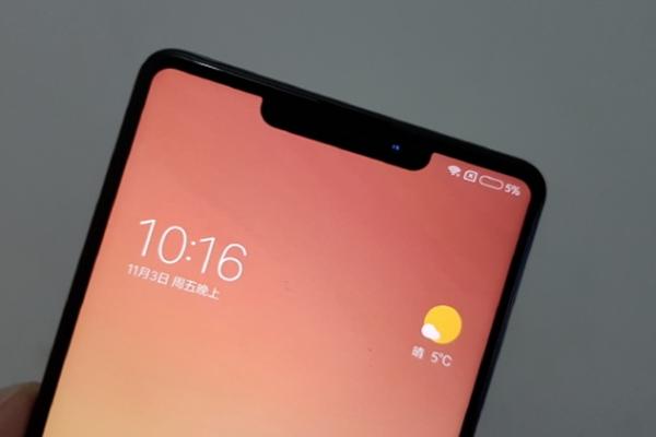 Aplicația care vă aduce decupajul lui iPhone X pe ecranul telefonului Android este aici