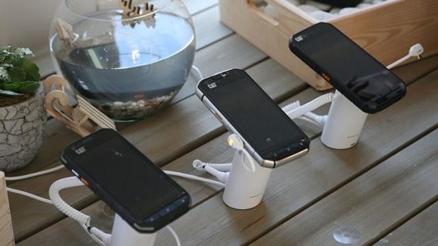 <b>CAT lansează în România telefoanele ultrarezistente CAT S41 şi CAT S31</b>În cadrul unui eveniment de presă ce a avut loc pe data de 2 noiembrie în România, CAT a lansat smartphone-urile ultrarezistente numite CAT S41 și CAT S31. Acestea sunt telefoane rugged care se prezintă la apel cu dotări