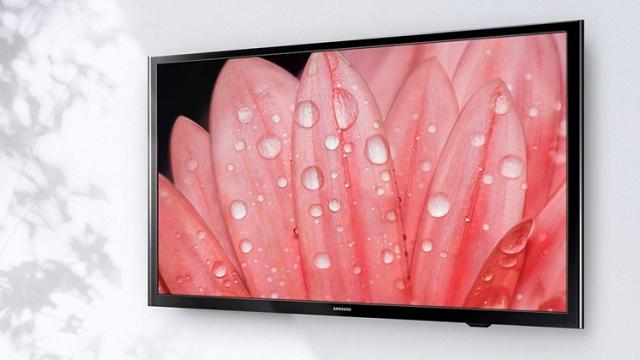 <b>Turul Magazinelor #322: Val dublu de reduceri la produse de fitness, accesorii de iarnă şi de Crăciun, aspirator şi televizor la preţ bun</b>Iarna se apropie cu pași repezi așa că în Turul Magazinelor de astăzi am inclus câteva recomandări pentru sezonul rece ce este foarte aproape. Vă propunem astfel un calorifer util pentru a încălzi o mică cameră, dar și accesorii ideale pentru