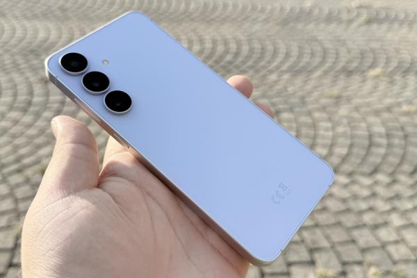 Samsung Galaxy S25 FE: Upgrade incremental în ceea ce privește hardware-ul, cu încărcare la 45W și o cameră selfie de generație nouă