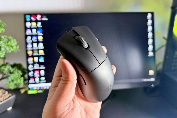 Razer Deathadder V4 Pro Review: Mouse de gaming recomandat jucătorilor PRO de shootere, sub 60 de grame, cu un polling rate de 8000Hz