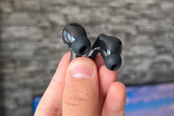 Huawei FreeBuds 7i Review: căşti pentru o toamnă cu vânt, cu microfon ce conduce sunet prin os, Head Tracking