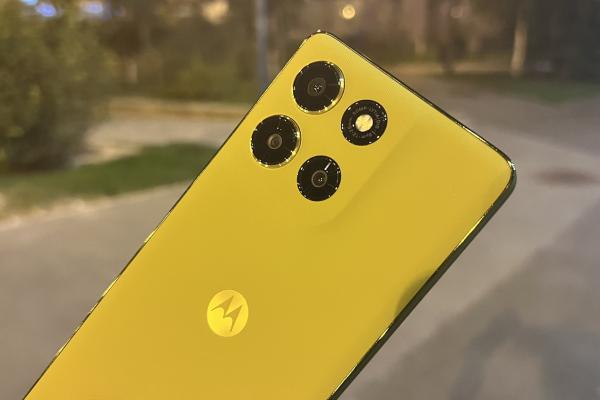 Motorola Moto G86 Power: Camera midrange se descurcă la culori, prim planuri, filmare