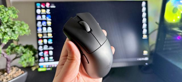Razer Deathadder V4 Pro Review: Mouse de gaming recomandat jucătorilor PRO de shootere, sub 60 de grame, cu un polling rate de 8000Hz