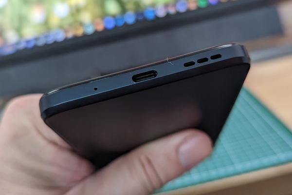 Motorola Moto G13: Baterie pentru o zi de muncă, smartphone orientat mai mult spre consum media