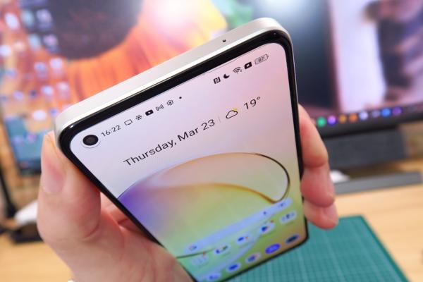 realme 10 4G: Conectivitate de midrange 4G tipic