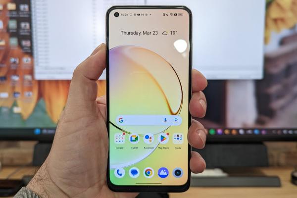 realme 10 4G: OS, UI, aplicaţii cu un realme UI 4.0 customizabil, atractiv