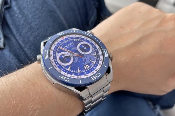HUAWEI Watch Ultimate Review: Smartwatch-ul ultra premium Huawei care te te însoțește la cele mai elegante evenimente și este rezistent la apă, putând fi purtat chiar și în timpul scufundărilor